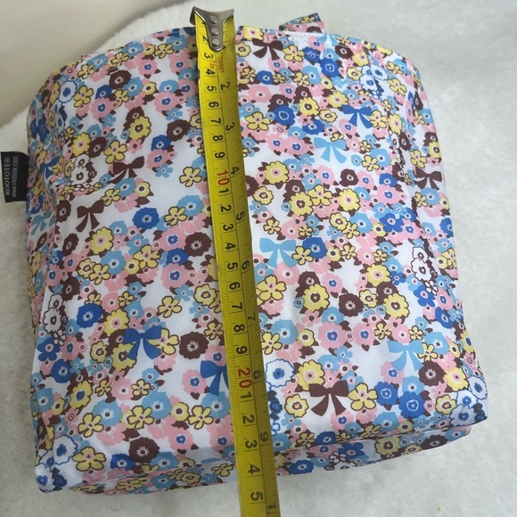 Floral Lunch Bag with Multicolor Design - Picture 6 of 6
